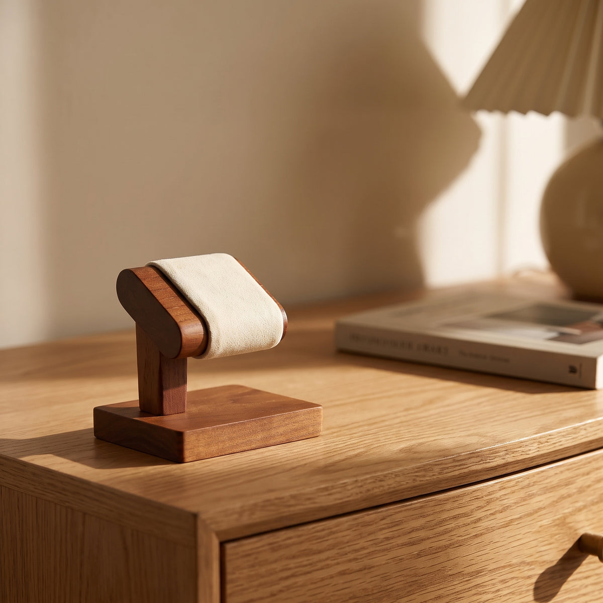 Support incliné à montre en bois